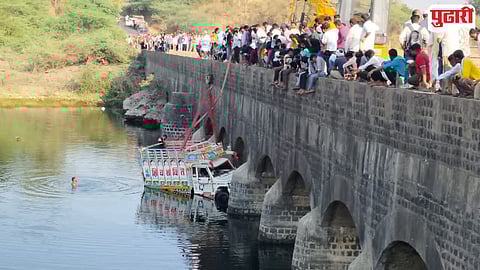 Parbhani Accident : येलदरी पुलावर काळजाचा थरकाप! पिकअप नदीपात्रात कोसळून तरुणाचा जागीच मृत्यू