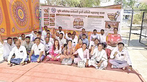 Land records employees strike