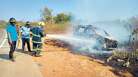 Ratnagiri Car Fire News