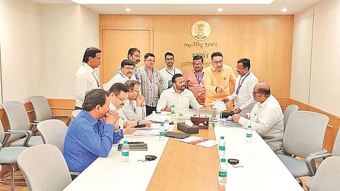 Jaykumar Gore meeting clerks union