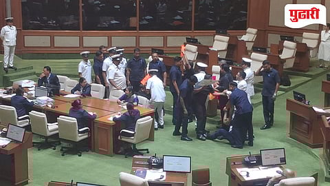 Goa Assembly Protest 2026 | गोवा विधानसभा हादरली! भूसंरक्षण विधेयकावरून विरोधकांचा 'काळा' निषेध; कामकाज दोनदा तहकूब