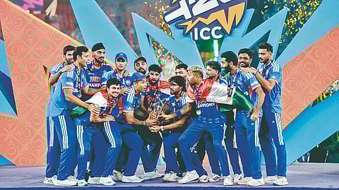 Indian cricketers tribute: शूरा मी वंदिले!