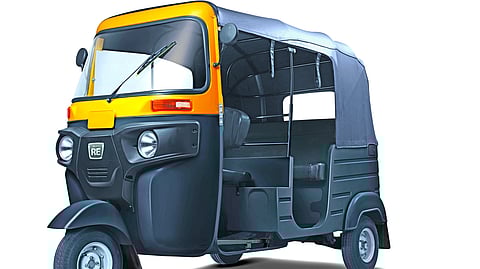 LPG cylinder shortage: गॅससाठी दीड ते दोन किलोमीटर रिक्षांच्या रांगा