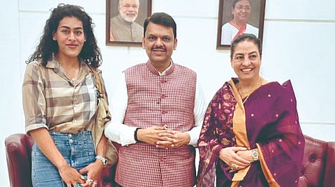 Gayatridevi Pantpratinidhi meets Devendra Fadnavis