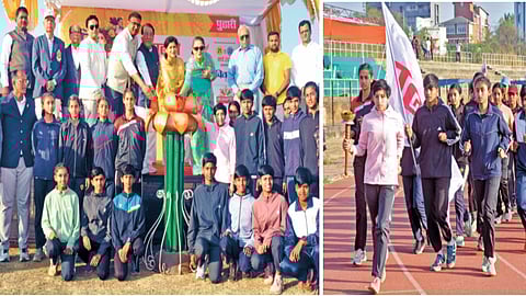 कोल्हापूर : 1) ‘पुढारी राईज अप’ स्पर्धेचा प्रारंभ शनिवारी क्रीडा मशाल प्रज्वलित करून करताना महापौर रूपाराणी निकम, सौ. मधुरिमाराजे, डॉ. शरद बनसोडे, डॉ. विशाल धापटे, रमेश तनवाणी, दिगंबर मोहिते, एस. व्ही. सूर्यवंशी, आर. डी. पाटील, ‘पुढारी’चे समूह सरव्यवस्थापक अनिल पाटील, सहा. व्यवस्थापक अमित डिकर यांच्यासह खेळाडू. 2) उद्घाटनापूर्वी स्पर्धेत सहभागी राष्ट्रीय अॅथलेटिक्सपटू मुलींनी क्रीडाज्योत मैदानातून अशी फिरवली.