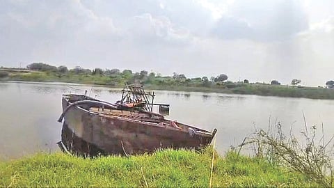 Latur illegal sand mining