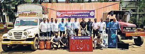 कोल्हापूर : शहरासह ग्रामीण भागात टेहळणी करून बंद बंगले
भरदिवसा फोडणार्या टोळीला स्थानिक गुन्हे अन्वेषण पथकाने जेरबंद केले.