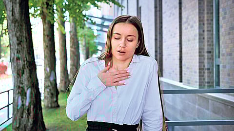 Dyspnea Symptoms Warning | पायऱ्या चढताना धाप लागतेय? सावधान! 'डिस्पनिया' असू शकतो गंभीर आजाराचा संकेत