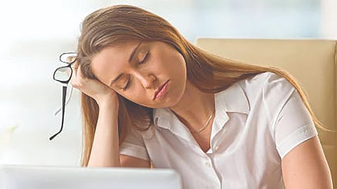 Daytime fatigue causes | रात्री झोपूनही दिवसभर सुस्ती का जाणवते?