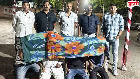 Buldhana Crime News : 'चिल्ड्रेन बँक'च्या नोटांनी फसवणूक करणारी टोळी जेरबंद; पोलिसांवर चाकू हल्ला