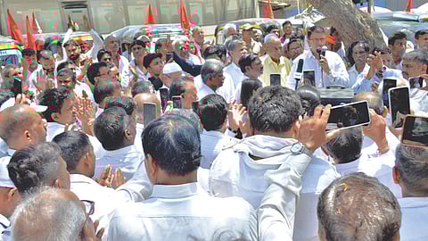 Mumbai auto rickshaw drivers protest