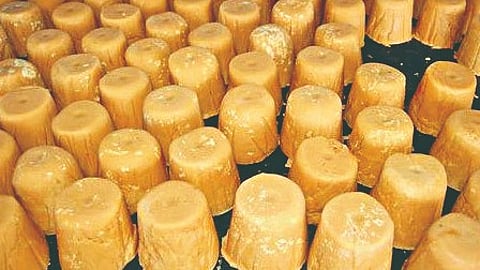 kolhapur | गोड गुळाचा काळा बाजार; ऊस संपला साखरेचा आधार