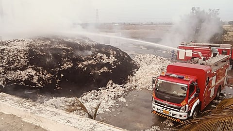 Chandrapur Fire News : वरोरा हादरले! रवी कमल जिनिंगला भीषण आग; १० कोटींचे पांढरे सोने खाक