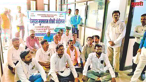 Jalna crop insurance protest