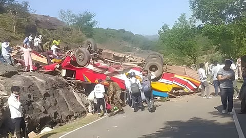 jammu kashmir bus accident |