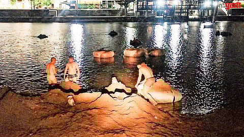 Gangs Active in Stealing Sand from river