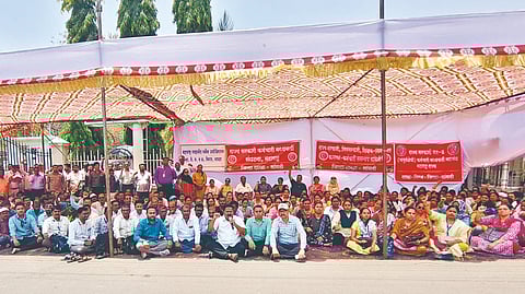 Sangli government employees strike: शासकीय कर्मचाऱ्यांचा संप तिसऱ्या दिवशीही सुरू