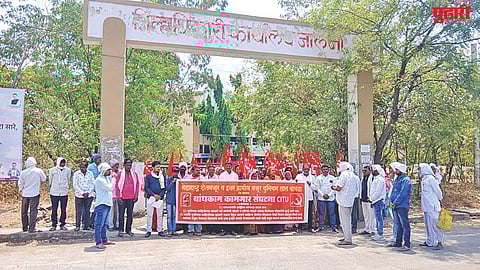 Jalna construction workers protest