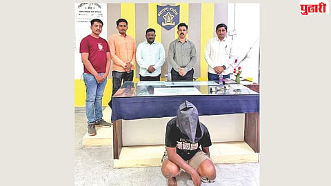 Beed mobile shop theft