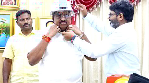 Minister namasivayam wearing AC Helmet
