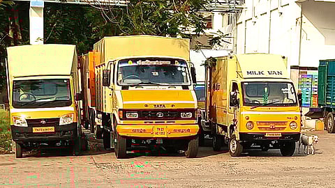 ஆவினில் ஒரே பதிவெண்ணில் 2 வாகனங்கள்