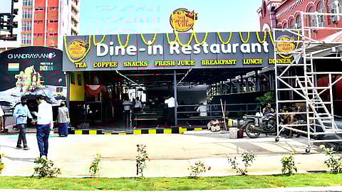 Rail restaurant