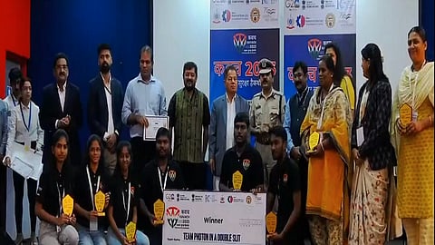 விருது பெற்ற மாணவர்கள்