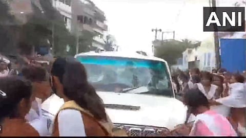 பீகார் பள்ளி மாணவிகள்