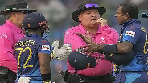 மேத்யூஸ் அவுட் சர்ச்சை