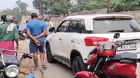 பறிமுதல் செய்யப்பட்ட ஜோதிடர் கார்