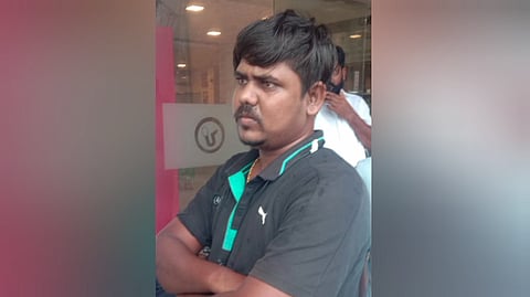 கேமரா கடத்த முயன்றவர்