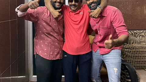 தனது மகன்களுடன் நடிகர் விஜயகாந்த்