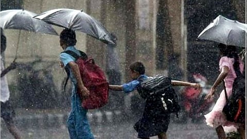 மழை காரணமாக பள்ளி கல்லூரிகளுக்கு விடுமுறை