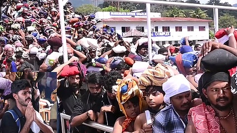 சபரிமலை பக்தர்கள்