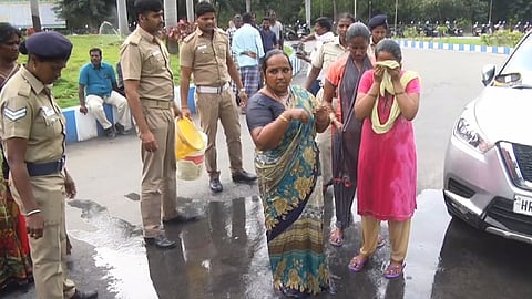 கர்ப்பிணி மகளுடன் தாய் தற்கொலை முயற்சி