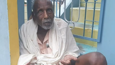 மீட்கப்பட்ட முதியவர்