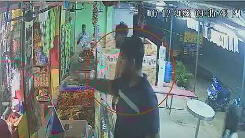 மிரட்டிய கும்பல்