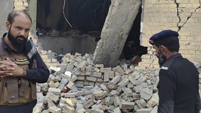 தகர்க்கப்பட்ட காவல் நிலையம்