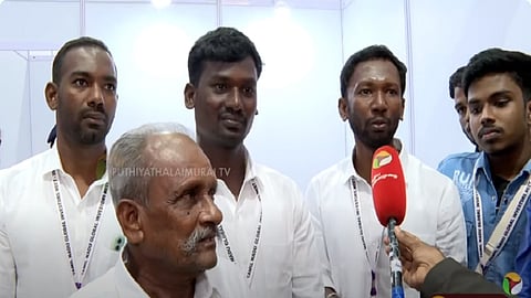 Village Cooking Channel குழுவினர்