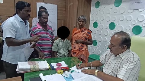 பாதிக்கப்பட்ட சிறுமி சார்பில் புகார்