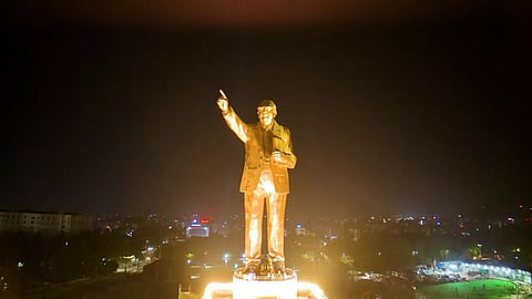 டாக்டர் அம்பேத்கர் சிலை