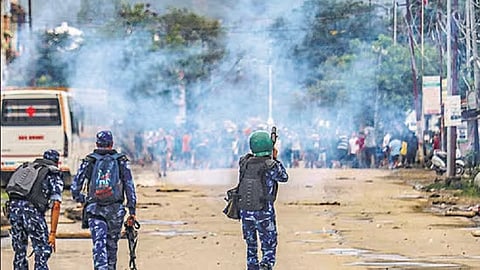 கடந்தாண்டு மணிப்பூர் வன்முறையின் போது எடுக்கப்பட்ட புகைப்படம்