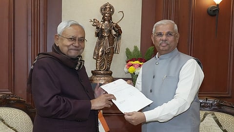 ராஜினாமா செய்த நிதிஷ்குமார்