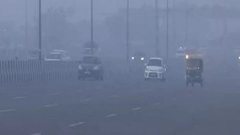 டெல்லி கடும் பனிமூட்டம்