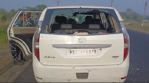 தாக்குதலுக்கு உள்ளான வாகனம்