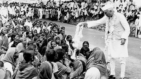 பிரதமர் நேரு