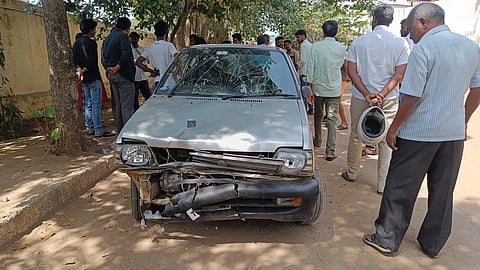 விபத்தில் சிக்கிய கார்