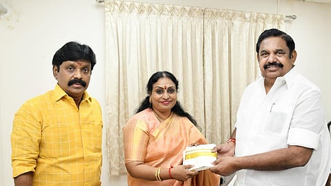 எடப்பாடி பழனிசாமி முன்னிலையில் அதிமுகவில் இணைந்த சிம்லா முத்துச்சோழன்