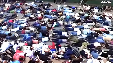 ஸ்பெயின் கலைஞர்கள் நூதன போராட்டம்