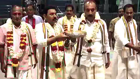 பக்தர்கள்